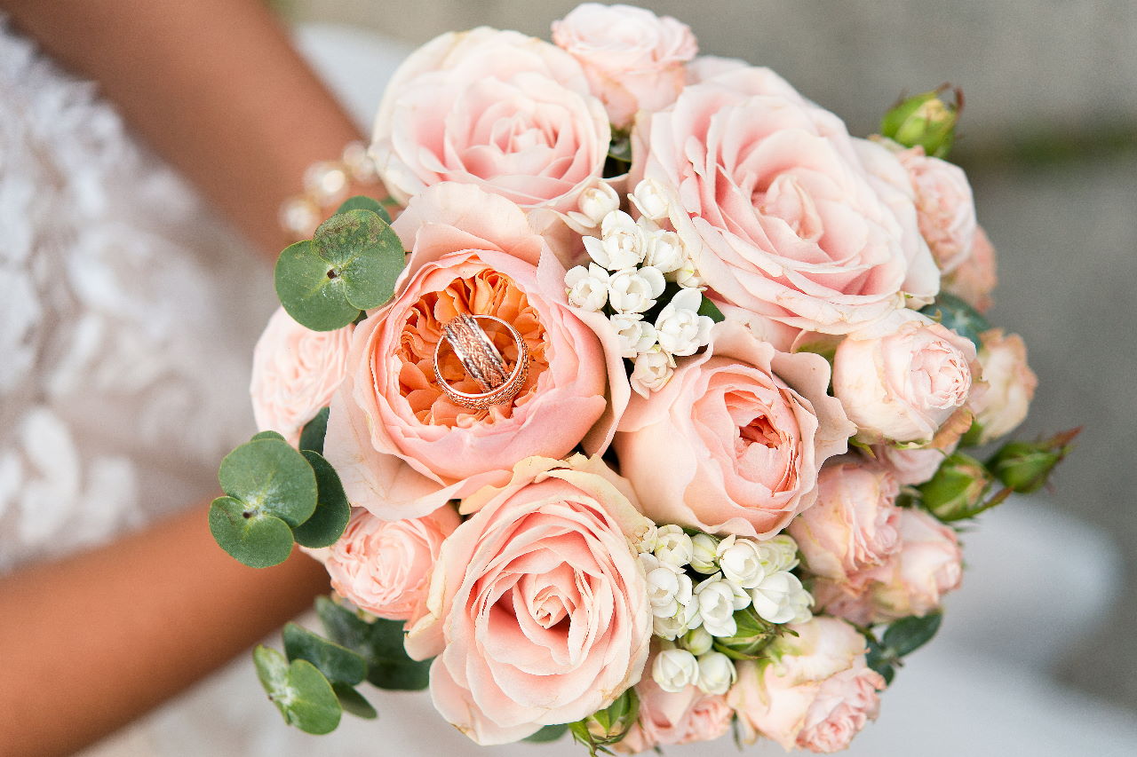 You are currently viewing Jak wybrać idealny bukiet ślubny?