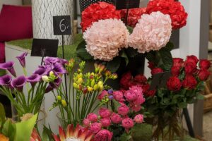 Read more about the article Dostawa kwiatów Bielsko – jak zamówić idealny bukiet bez wychodzenia z domu?